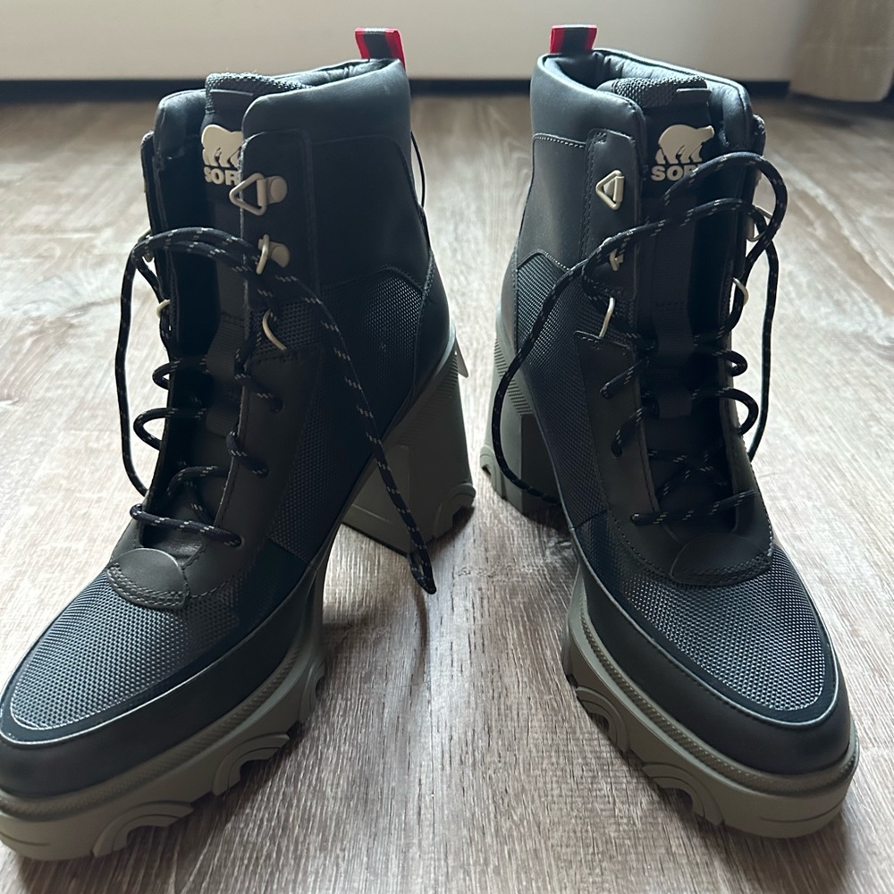 Sorel mid ankle boots